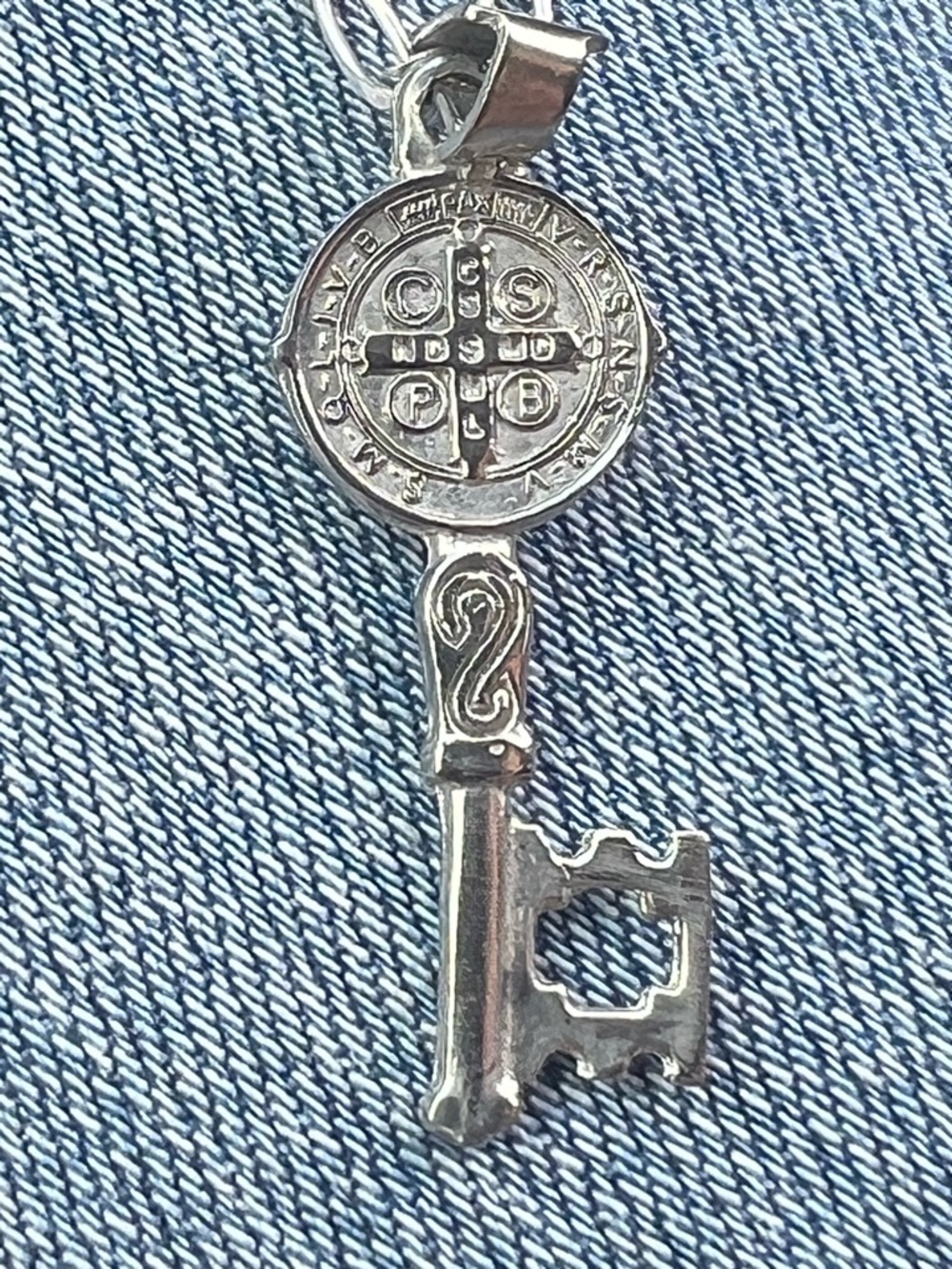 Sterling Key Pendant Necklace in Shiny Silver